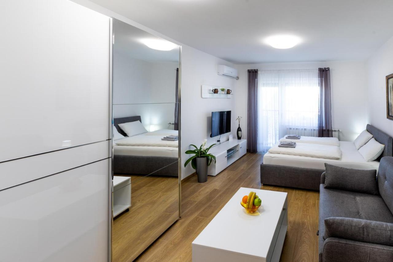 Mb Apartment Subotica Bagian luar foto